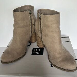 Dolce Vita DV Hartley faux tan suede bootie